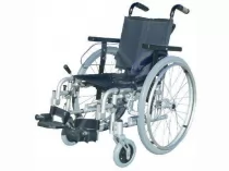 בכסא גלגלים לילדים ניתן לשנות את גובה ידיות ההולכה כך שיתאימו הן למבוגרים והן לילדים